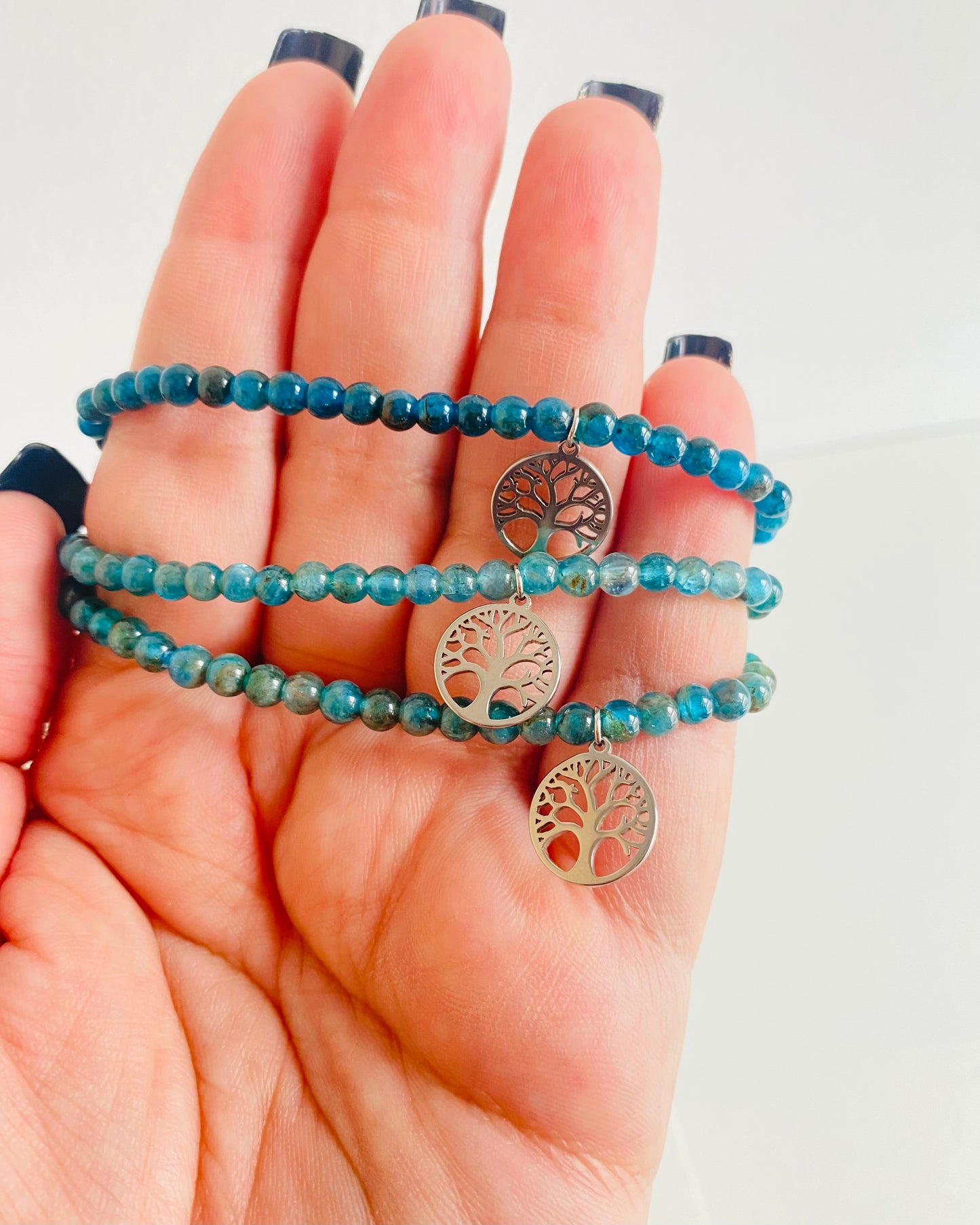 Pulsera de Apatita con Charm de Árbol de la Vida – Comunicación y Armonía