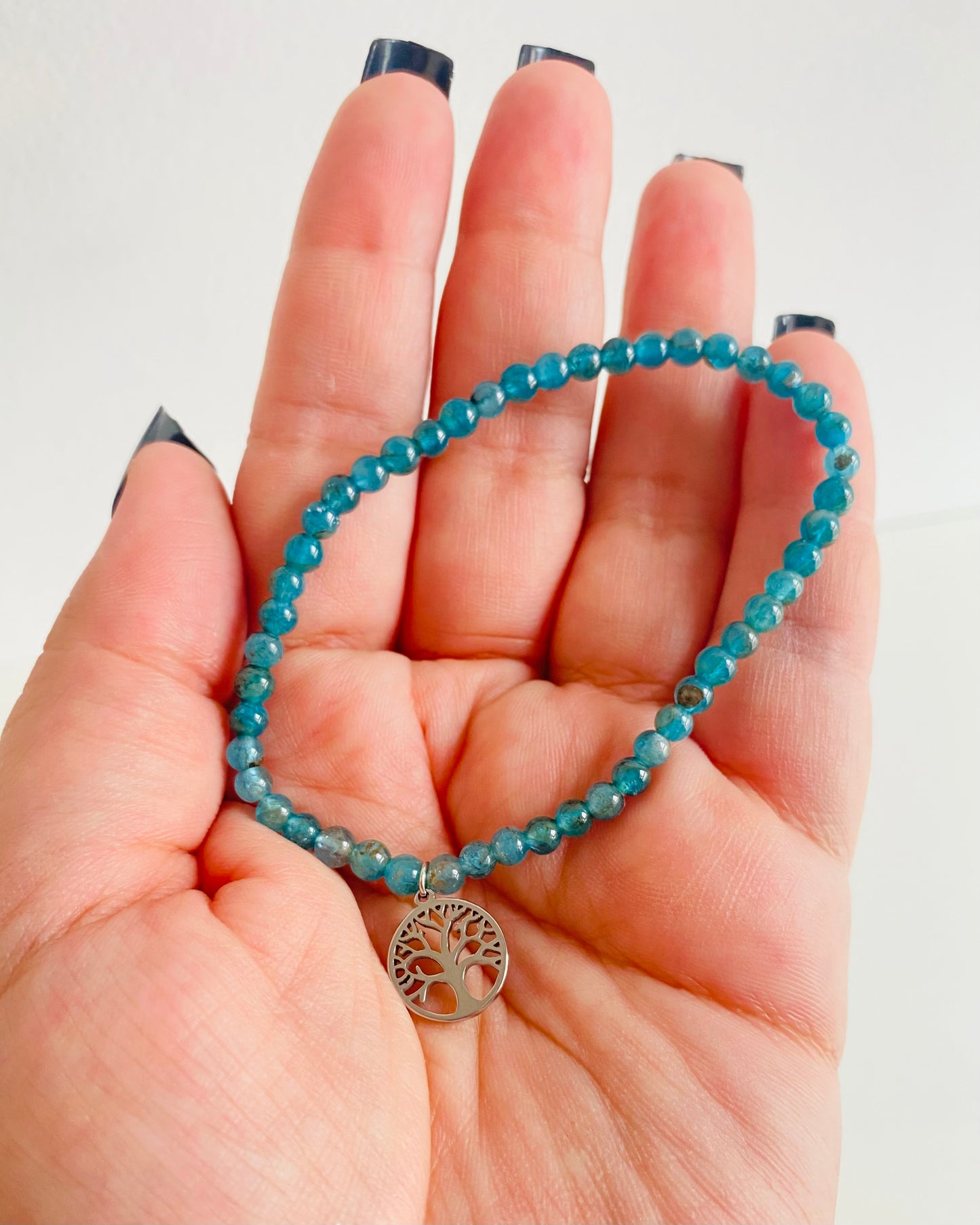 Pulsera de Apatita con Charm de Árbol de la Vida – Comunicación y Armonía